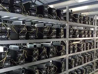 Cryptocurrency mining farm with optimized ventilation